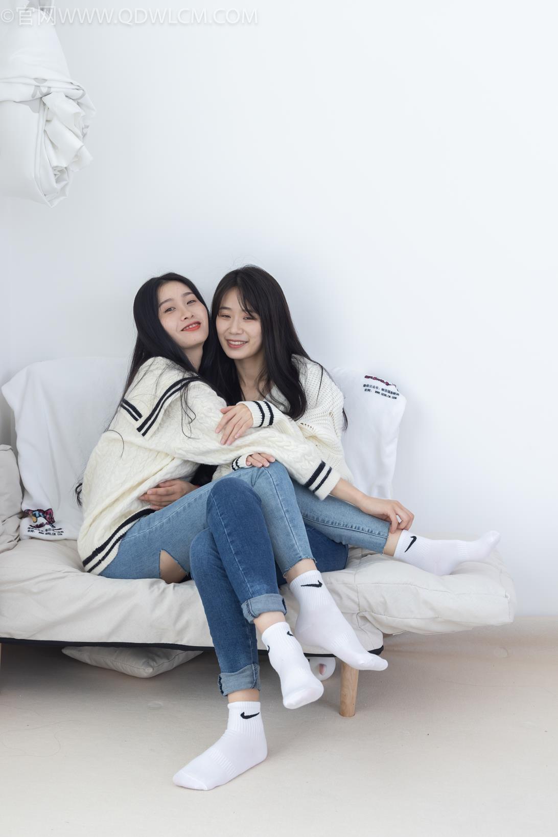 勿恋传媒 1913期 菜菜绒绒牛奶棉花糖长筒靴白色棉袜脚[181P/1V/7.78G]插图8