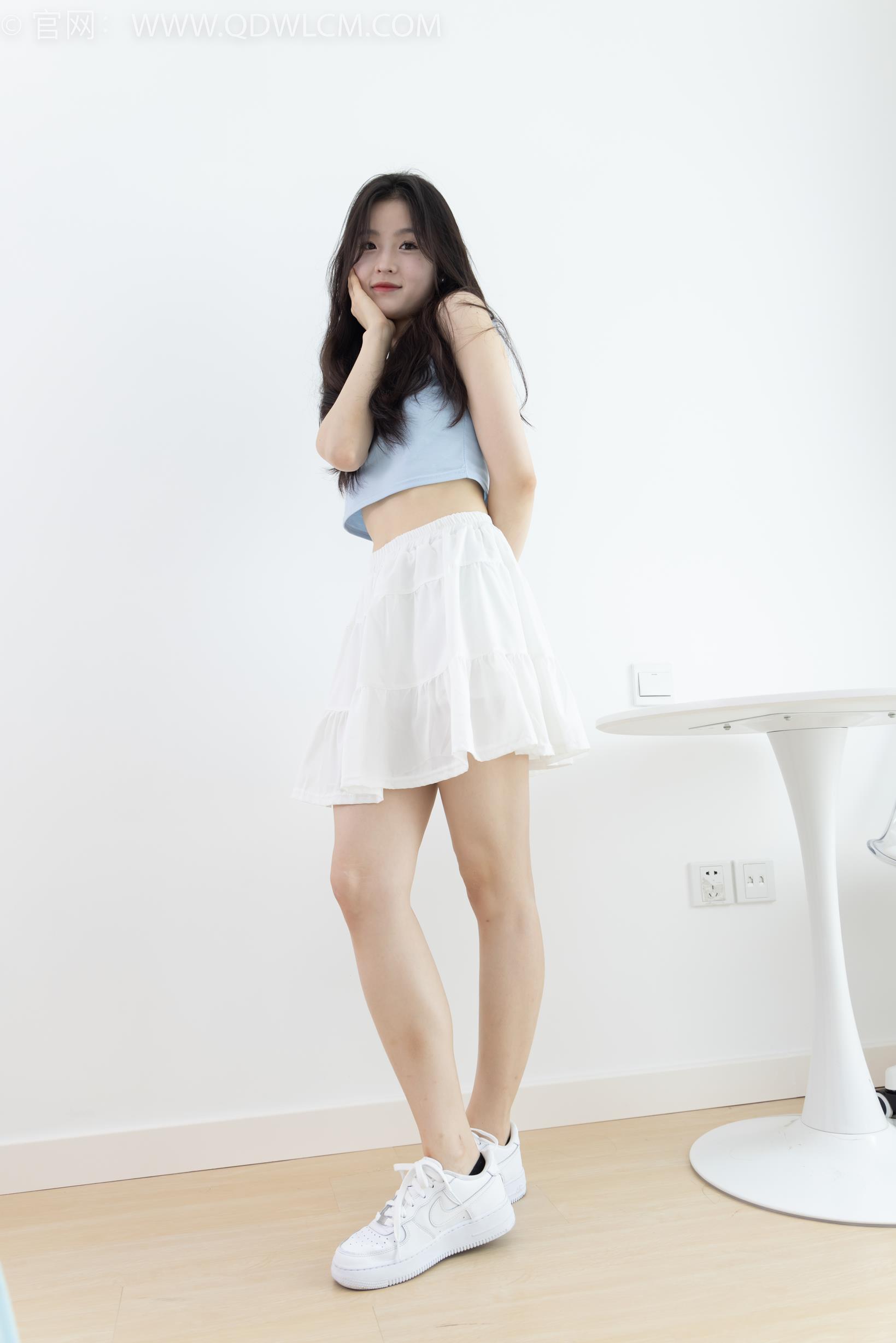 勿恋传媒 1920期 青柠日升日落板鞋两双穿旧船袜黑色蓝色 [160P/1V/3.13GB]插图