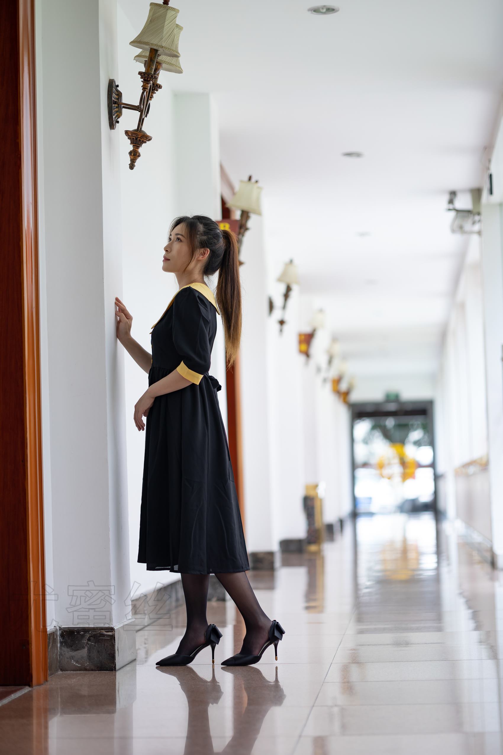 尤蜜丝 NO.058 穿搭推广展示图集 黑丝肉丝对对碰[75P/629MB]插图2