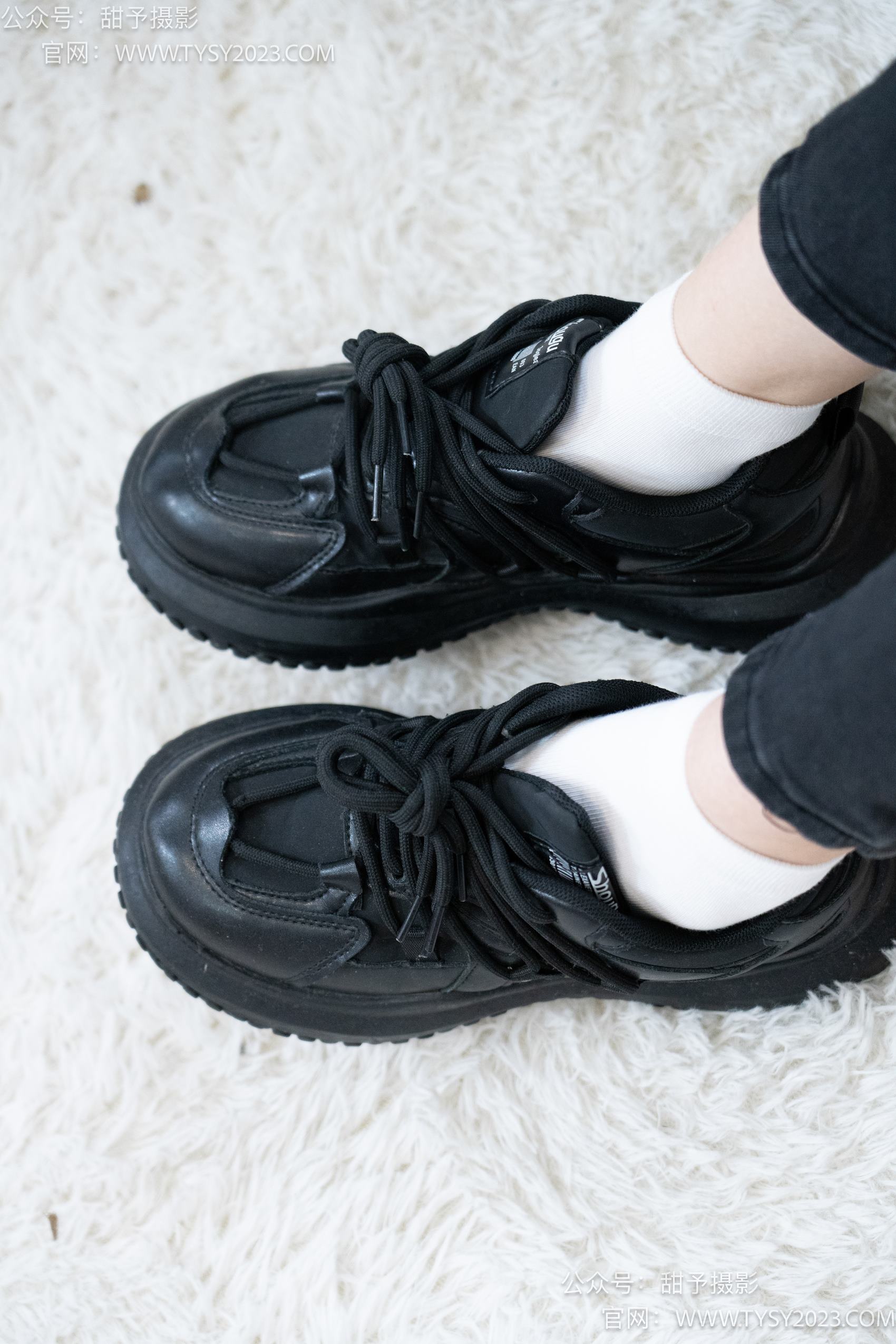 甜予摄影 NO.014 肉肉-运动鞋、白棉袜、裸足[116P/12V/10.5GB]插图2