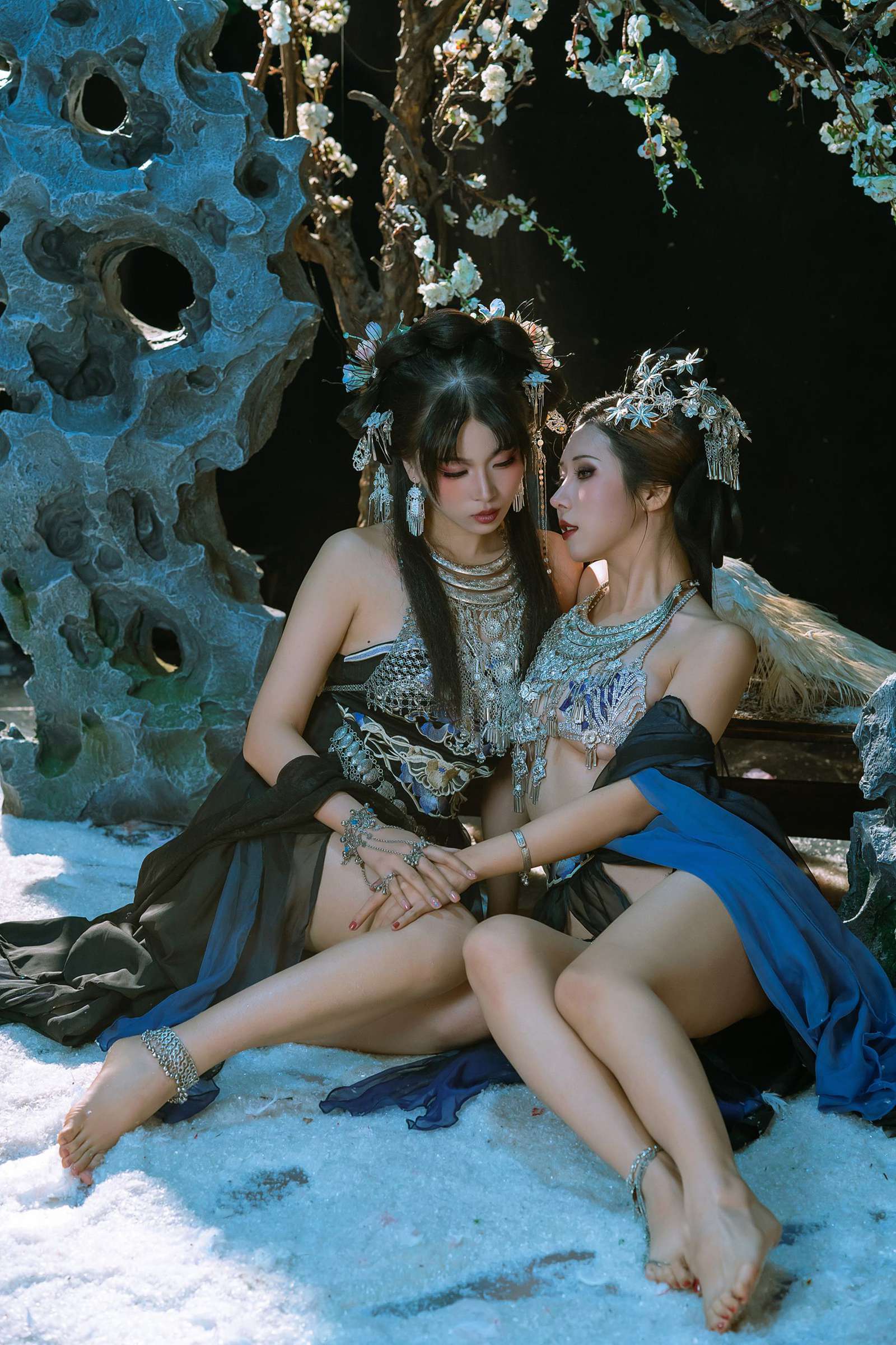 云溪溪 – 奶桃&轩萧學姐 苗疆少女[24P/1V/403MB]插图1