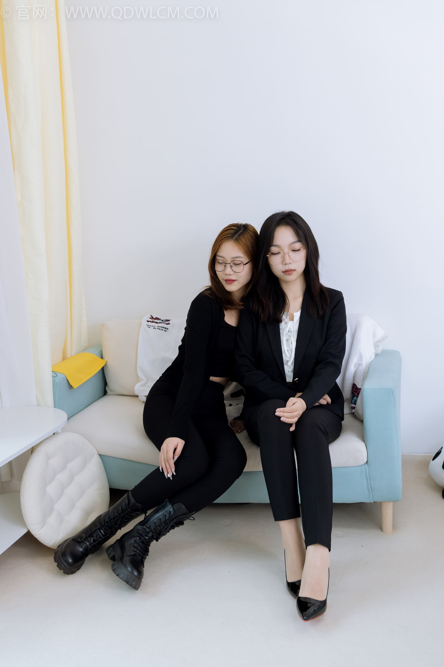 勿恋传媒 NO.1901 纱纱&桃桃-马丁靴、高跟鞋、肉丝、裸足[170P/1V/6.17GB]插图3