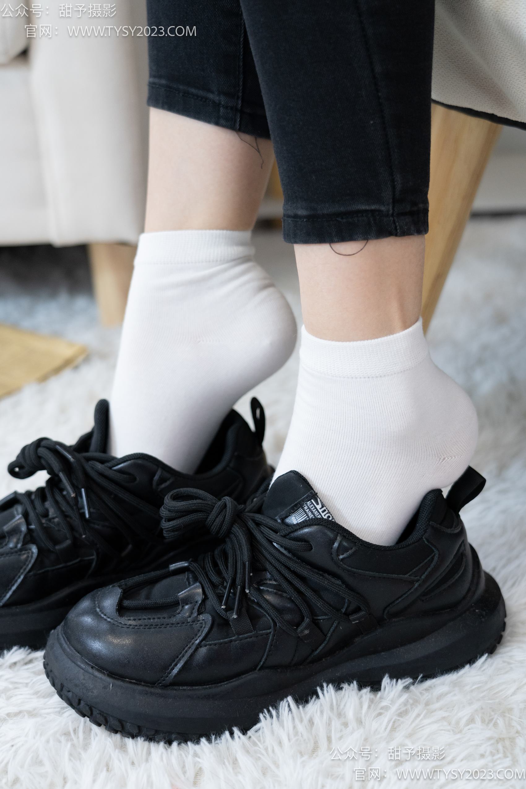 甜予摄影 NO.014 肉肉-运动鞋、白棉袜、裸足[116P/12V/10.5GB]插图3