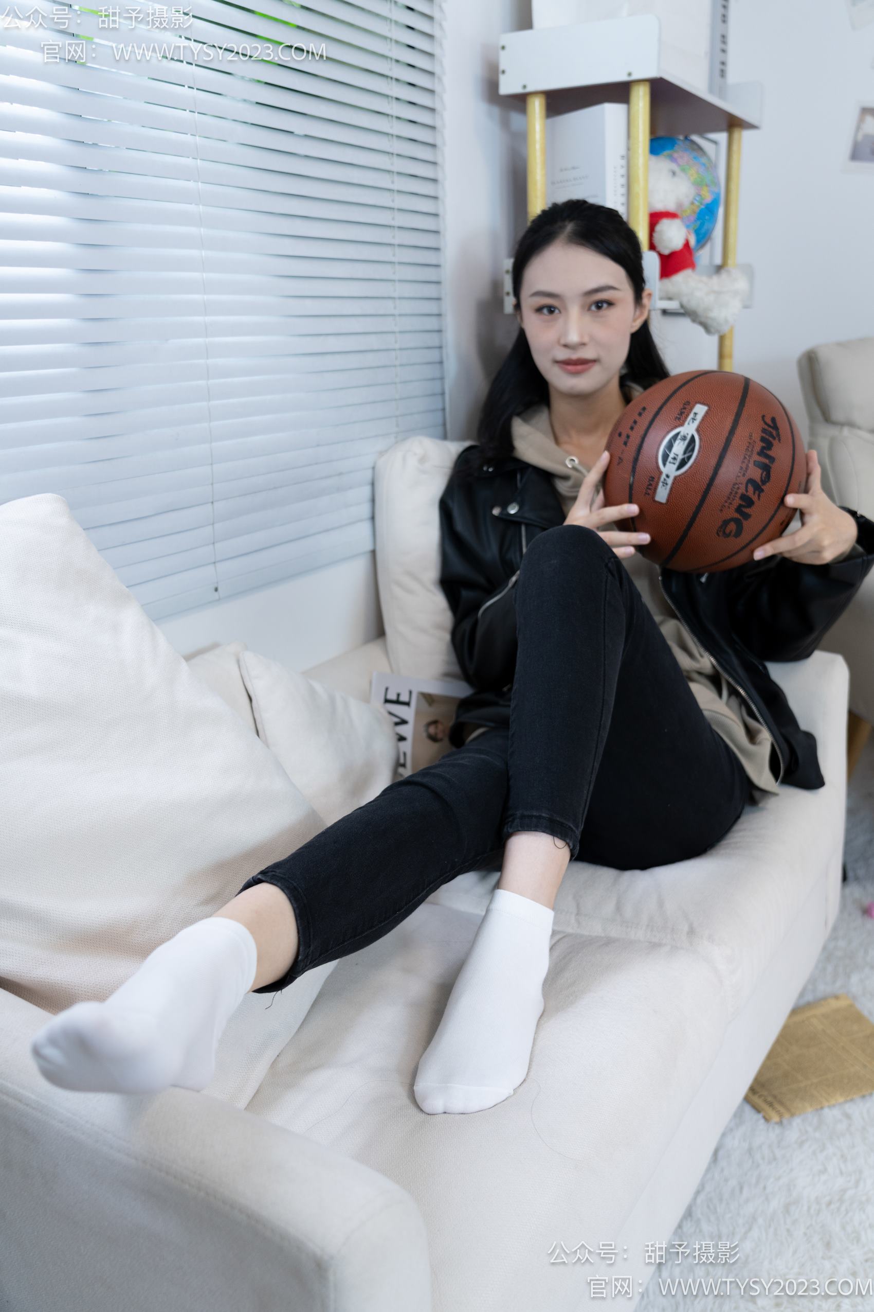 甜予摄影 NO.014 肉肉-运动鞋、白棉袜、裸足[116P/12V/10.5GB]插图