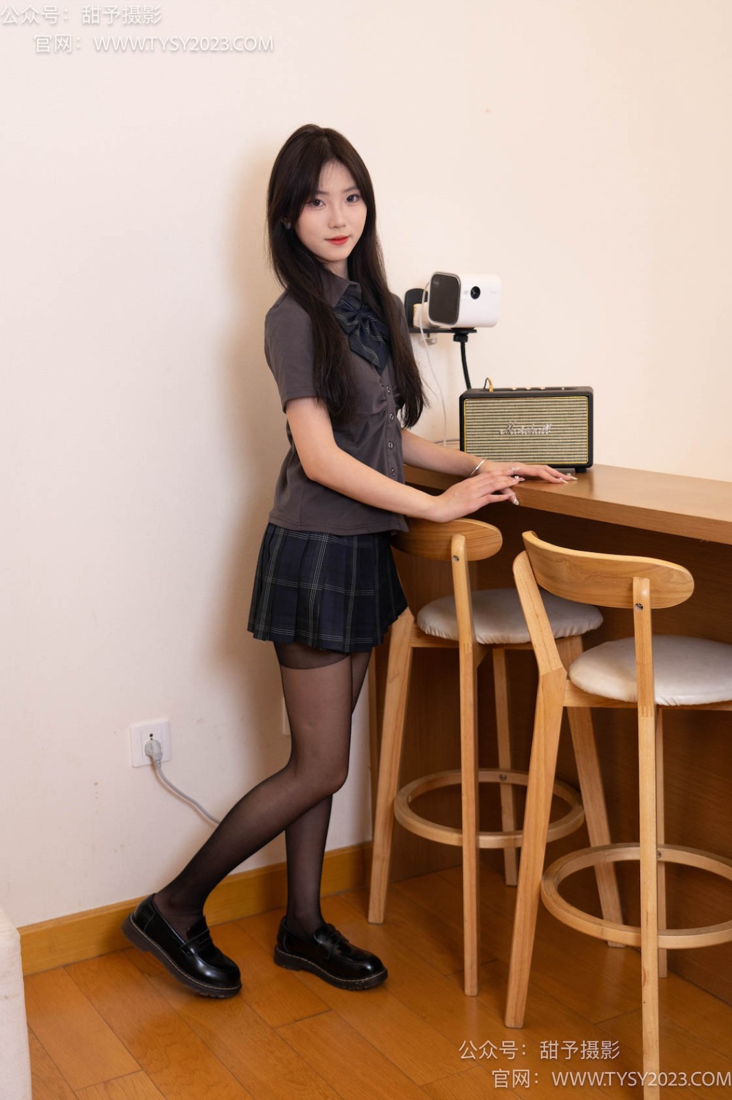 甜予摄影 NO.030 璇璇-皮鞋、黑丝（脚尖加固款）、裸足[122P/2V/9.79GB]插图1