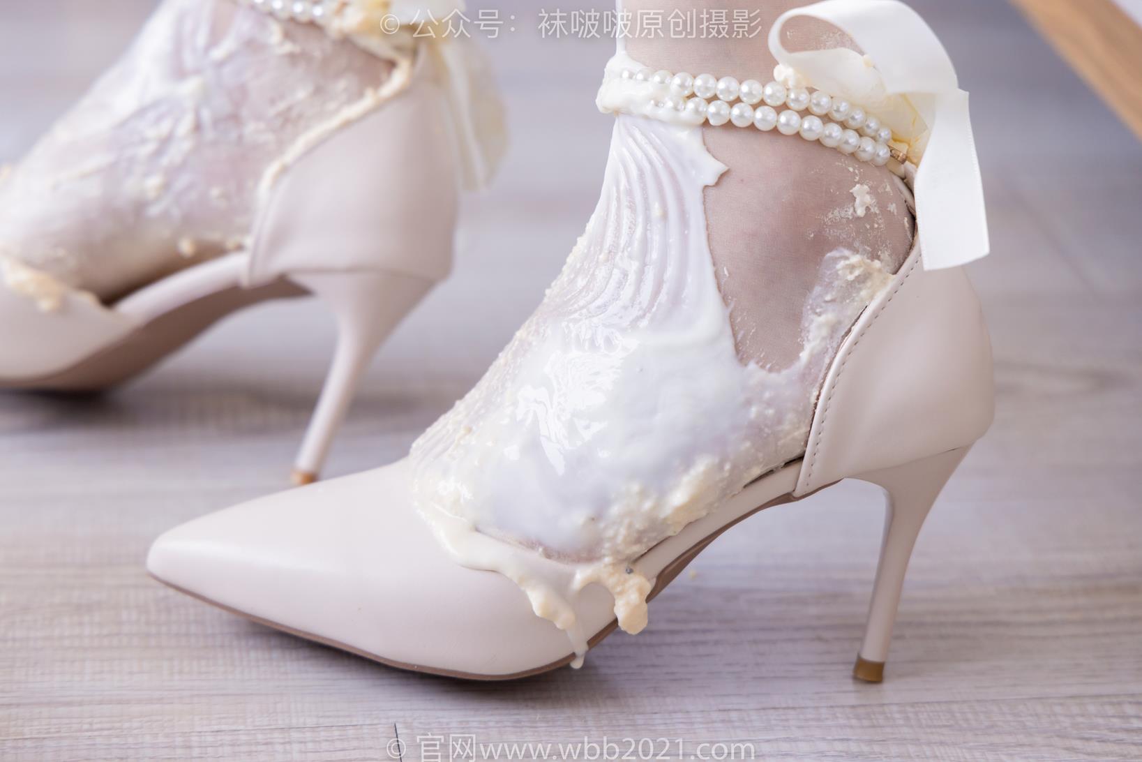 袜啵啵 367期花絮版 小甜豆高跟鞋丝袜脚踩蛋糕剧情[145P/1V/6.66G]插图3