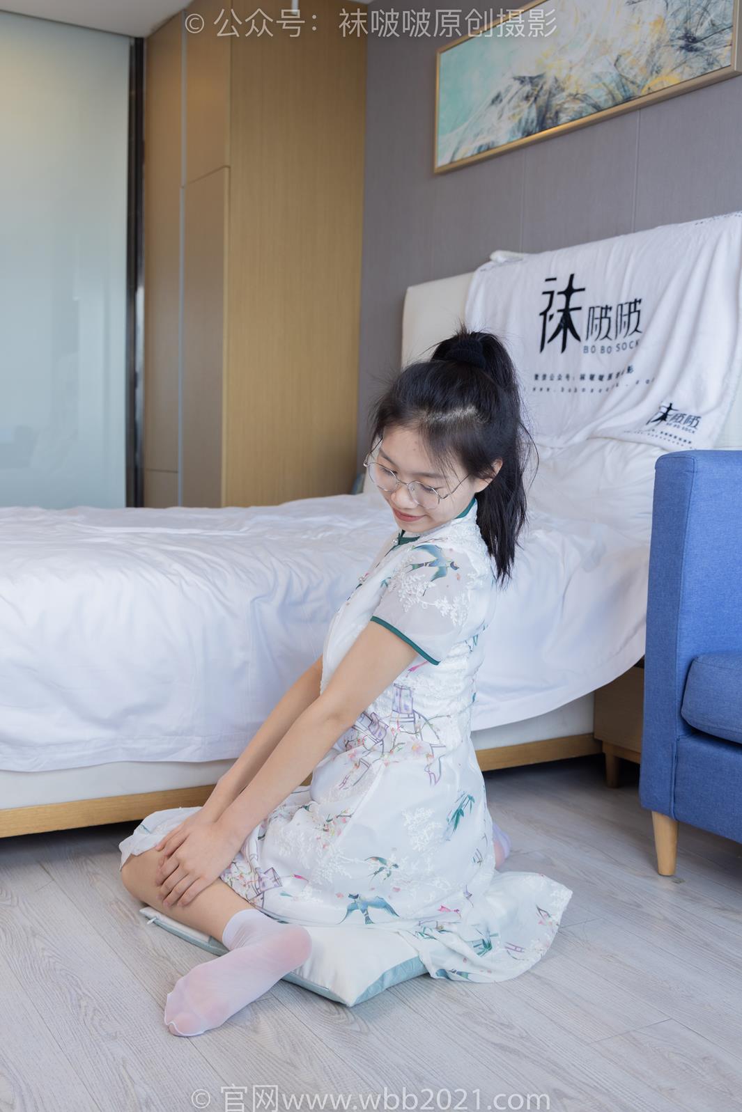 袜啵啵 371期花絮版 芝士旗袍白丝短袜凉高跟鞋[140P/1V/6.03G]插图3