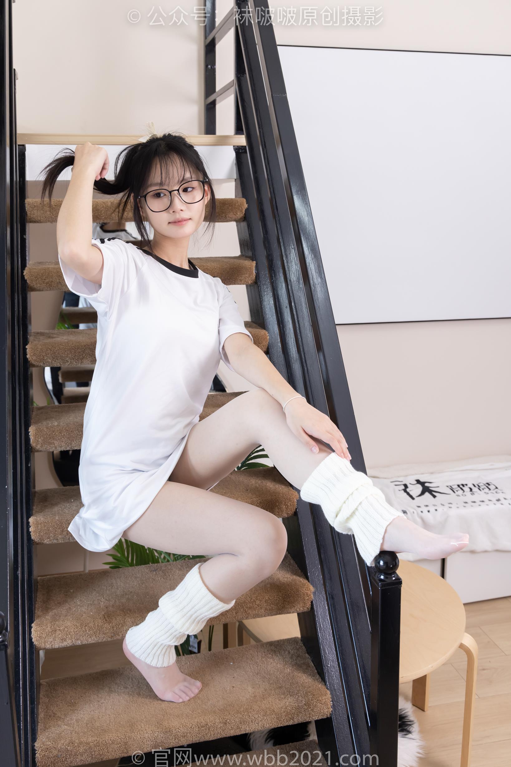 袜啵啵 376期 甜甜圈-运动鞋、堆堆袜套、白丝（脚尖透明款）[150P/1V/5.54G]插图7