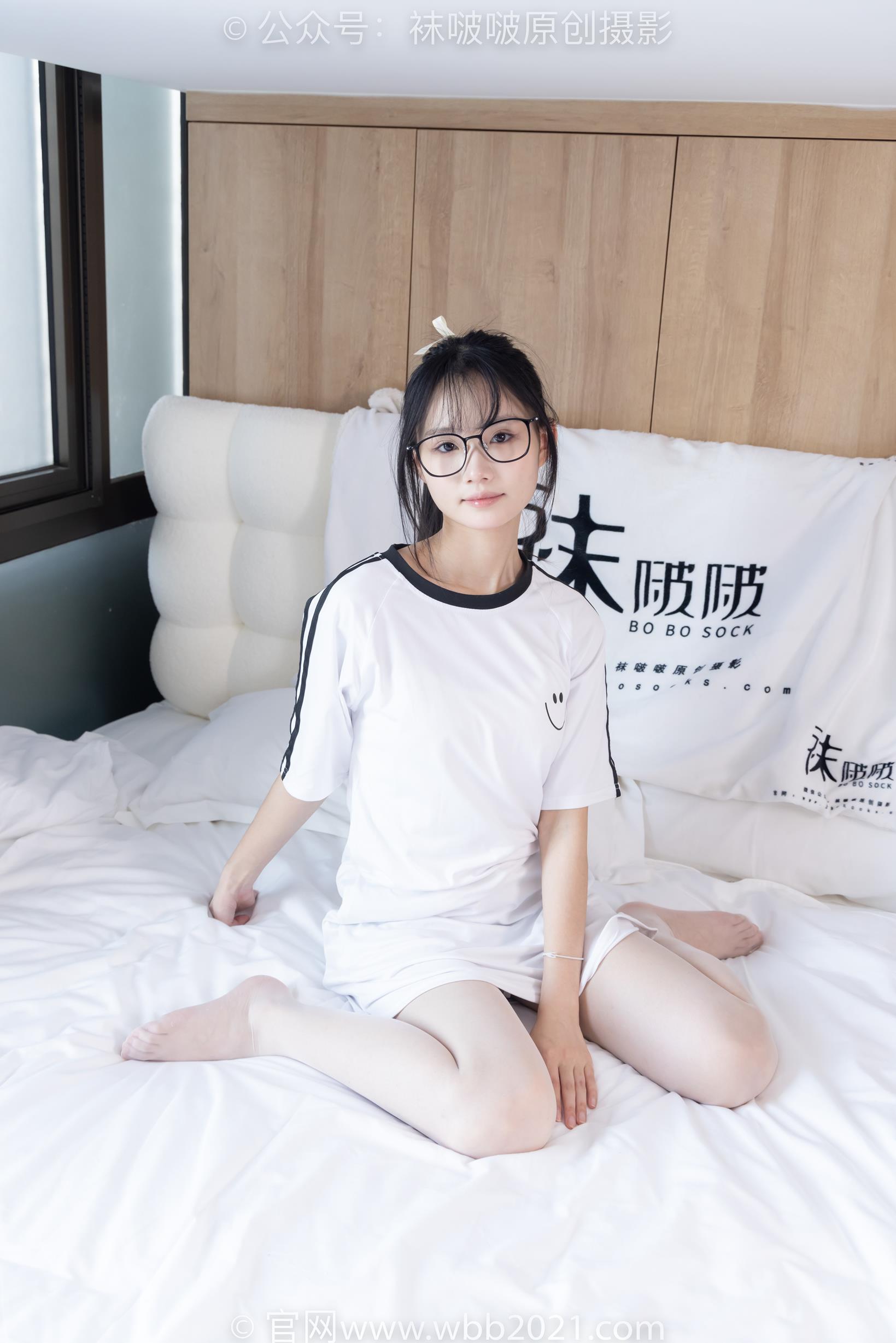 袜啵啵 376期 甜甜圈-运动鞋、堆堆袜套、白丝（脚尖透明款）[150P/1V/5.54G]插图6