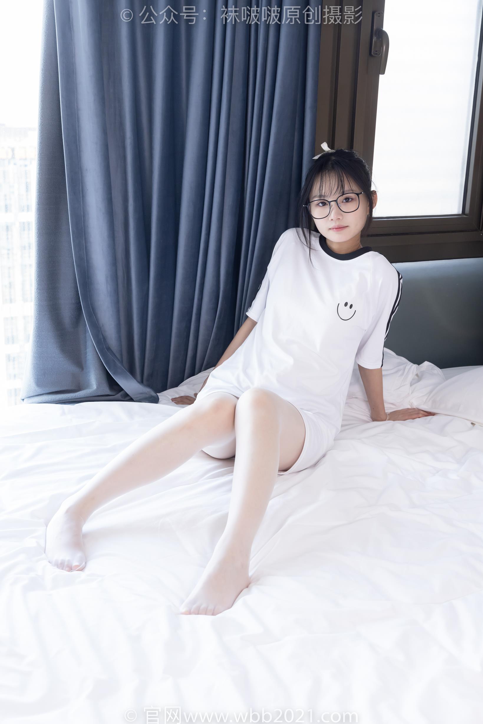 袜啵啵 376期 甜甜圈-运动鞋、堆堆袜套、白丝（脚尖透明款）[150P/1V/5.54G]插图3