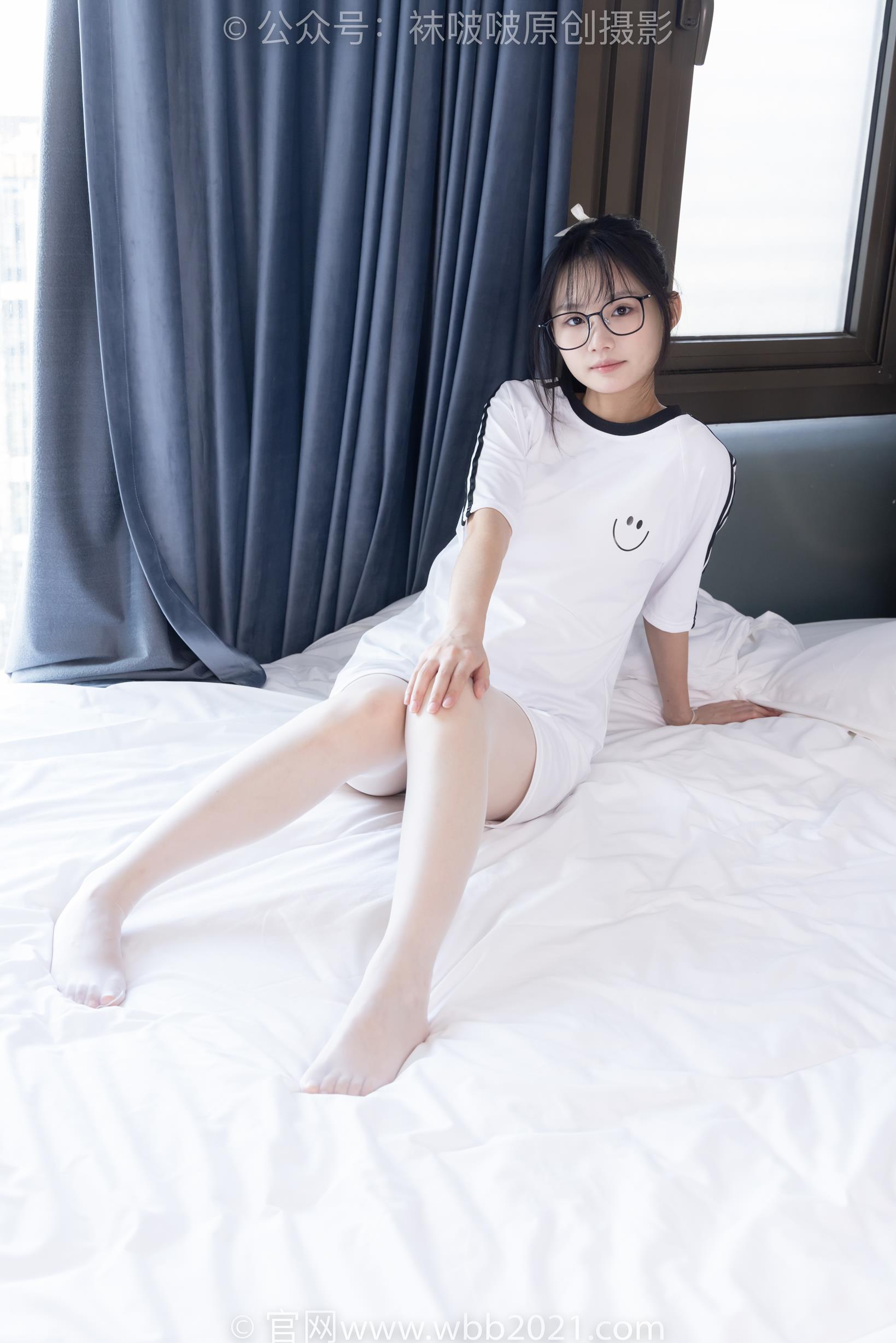 袜啵啵 376期 甜甜圈-运动鞋、堆堆袜套、白丝（脚尖透明款）[150P/1V/5.54G]插图8