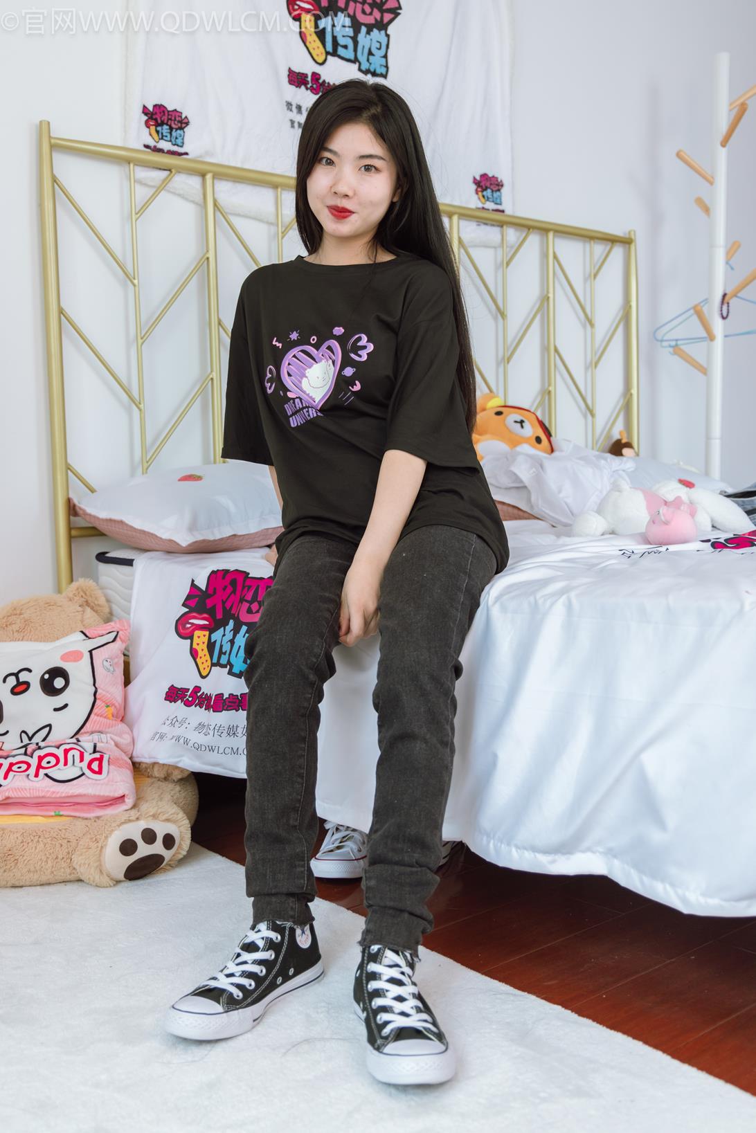 勿恋传媒 积分兑换036期 米米帆布鞋粉色船袜脚[145P/1V/4.26G]插图8