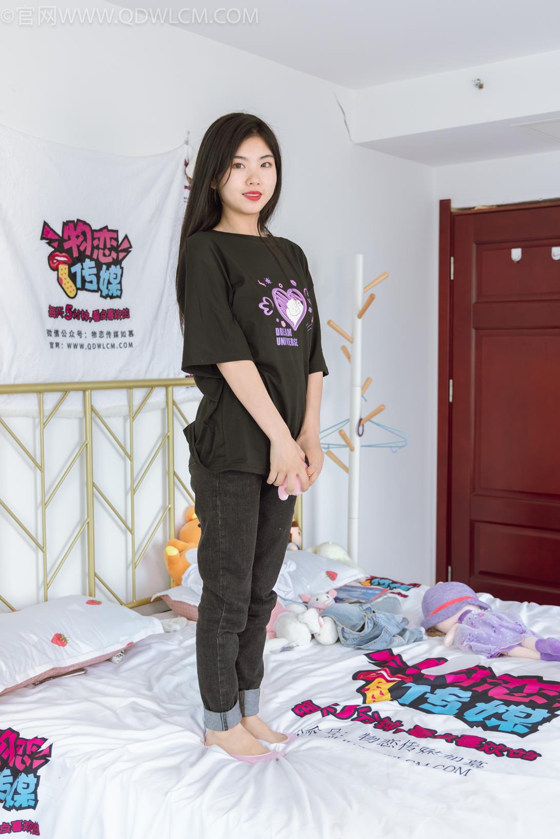 勿恋传媒 积分兑换036期 米米帆布鞋粉色船袜脚[145P/1V/4.26G]插图1