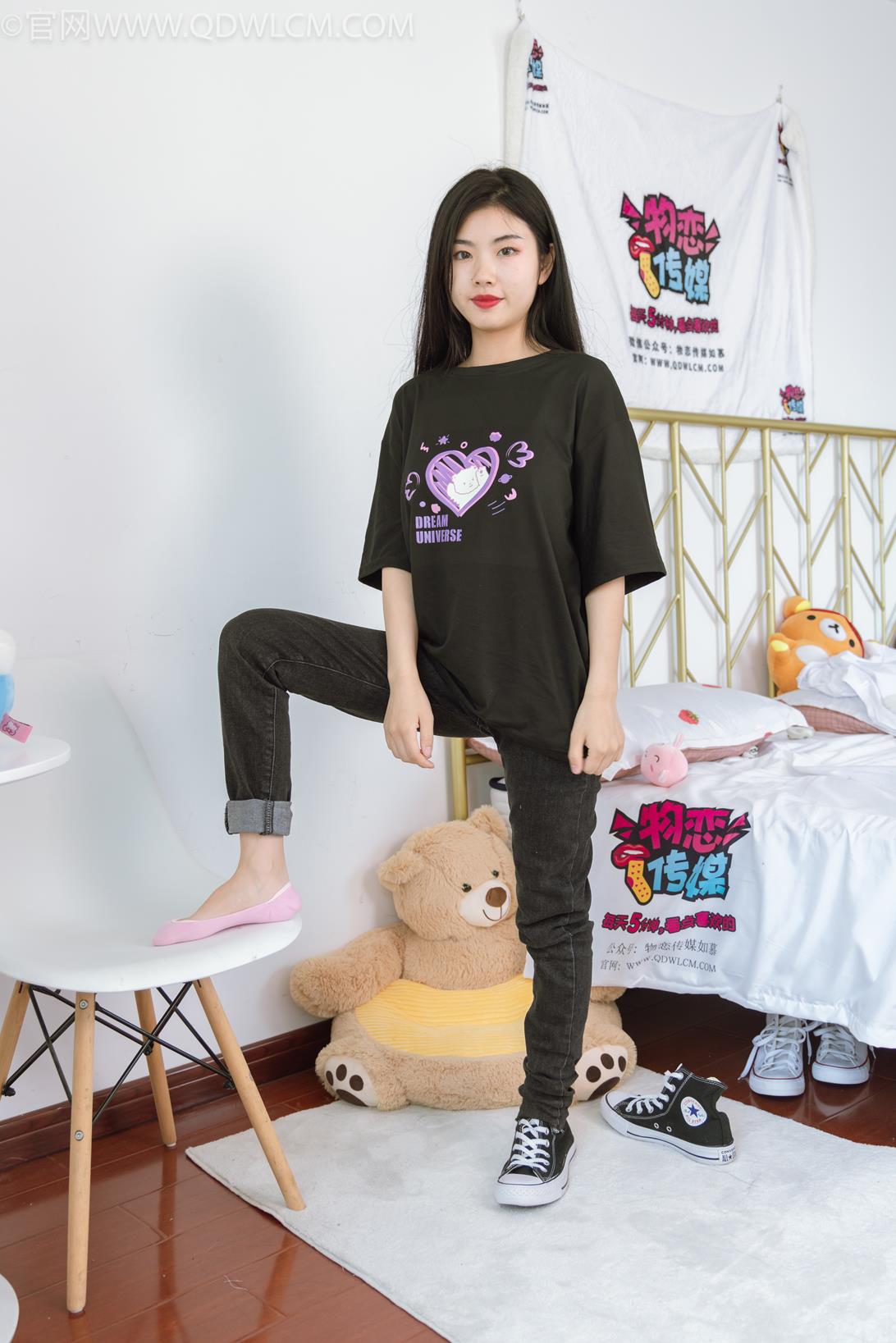 勿恋传媒 积分兑换036期 米米帆布鞋粉色船袜脚[145P/1V/4.26G]插图2