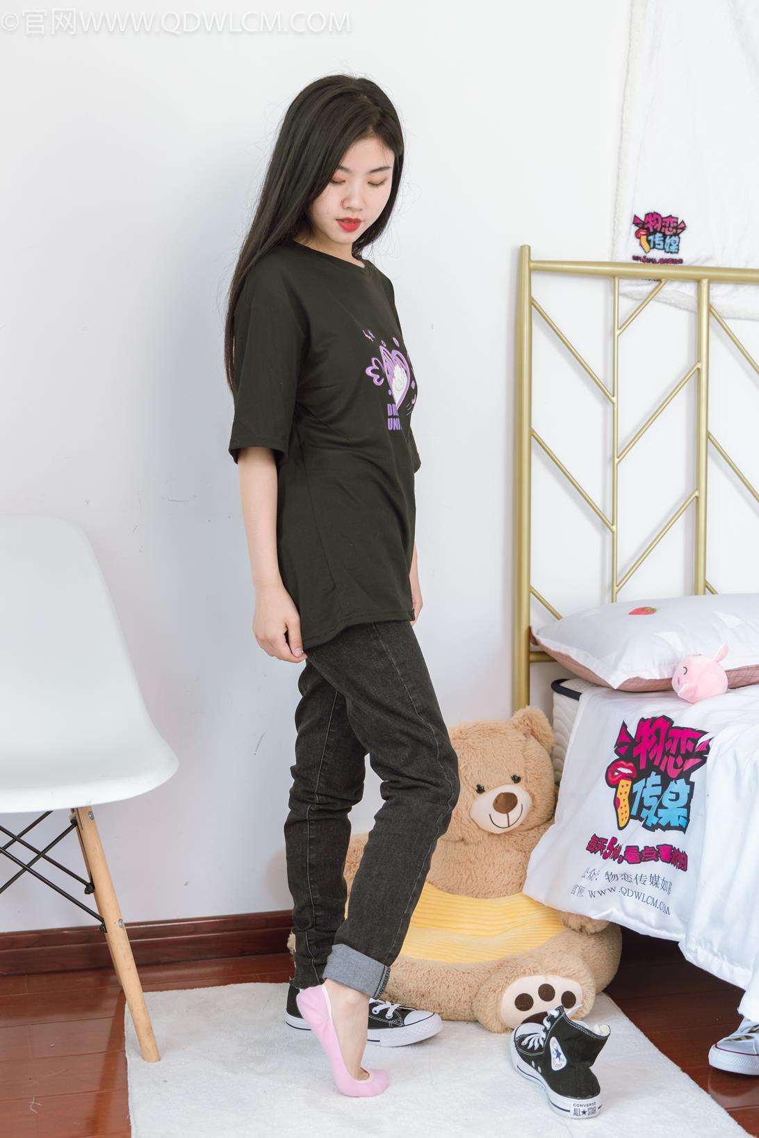 勿恋传媒 积分兑换036期 米米帆布鞋粉色船袜脚[145P/1V/4.26G]插图6