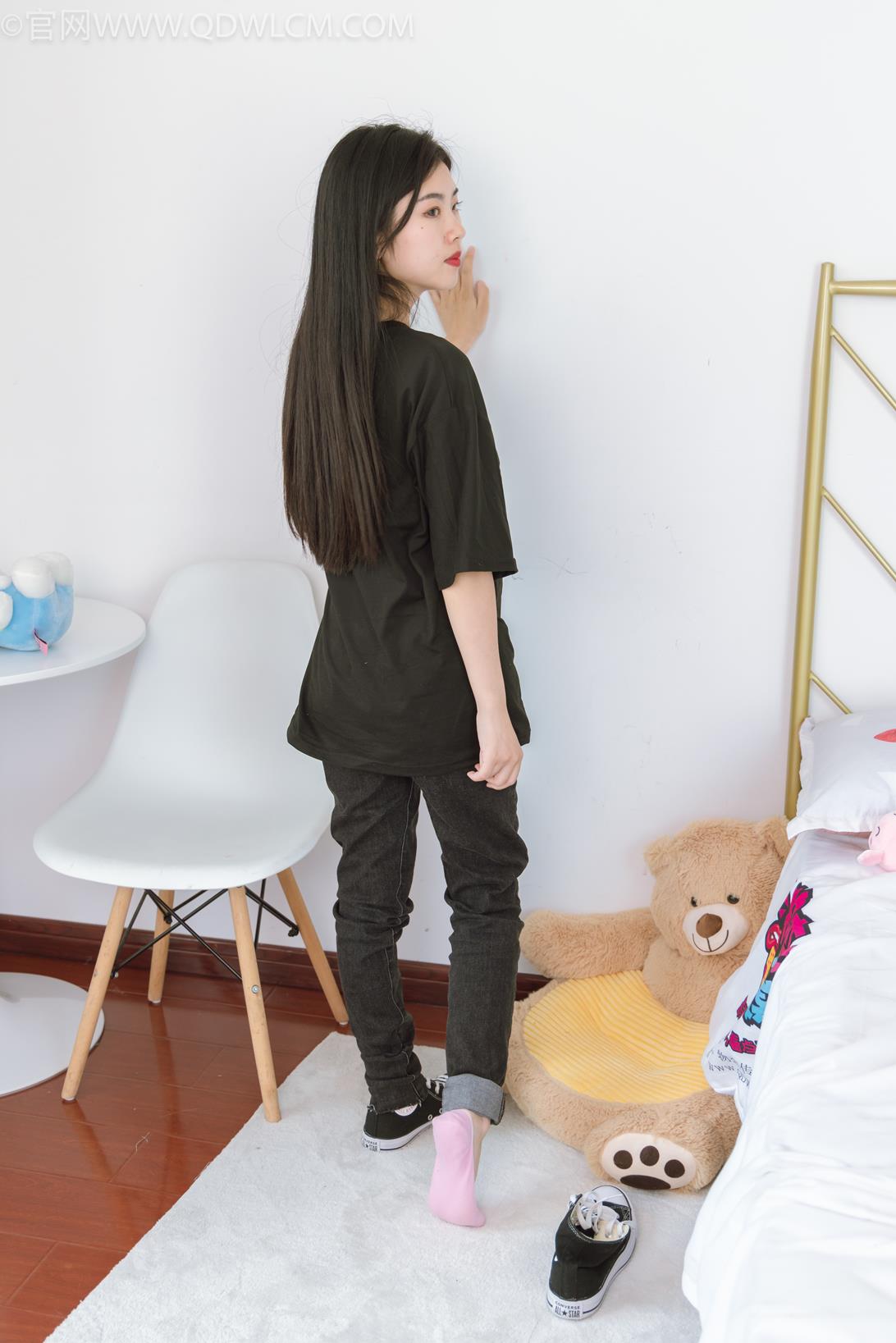 勿恋传媒 积分兑换036期 米米帆布鞋粉色船袜脚[145P/1V/4.26G]插图3