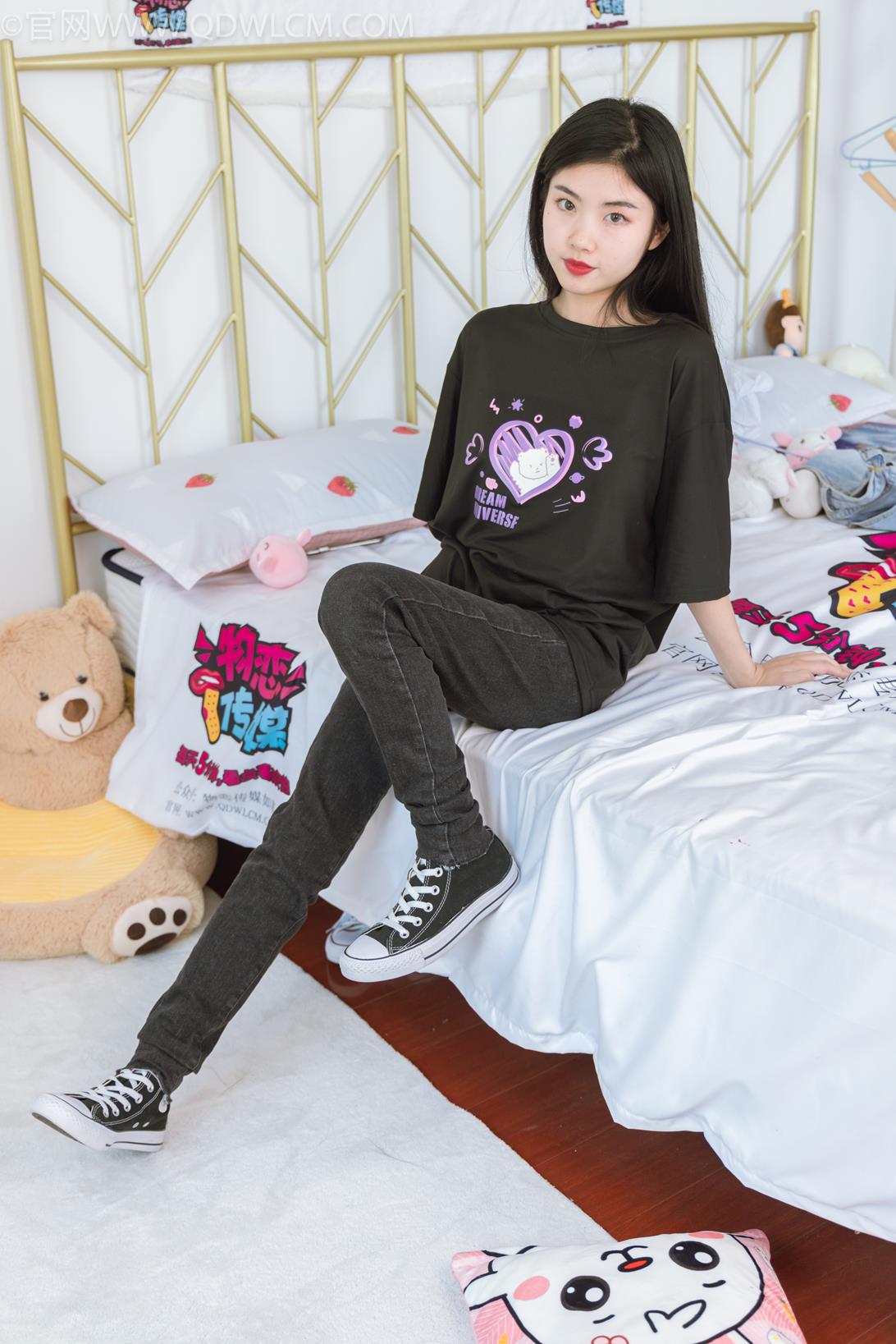 勿恋传媒 积分兑换036期 米米帆布鞋粉色船袜脚[145P/1V/4.26G]插图