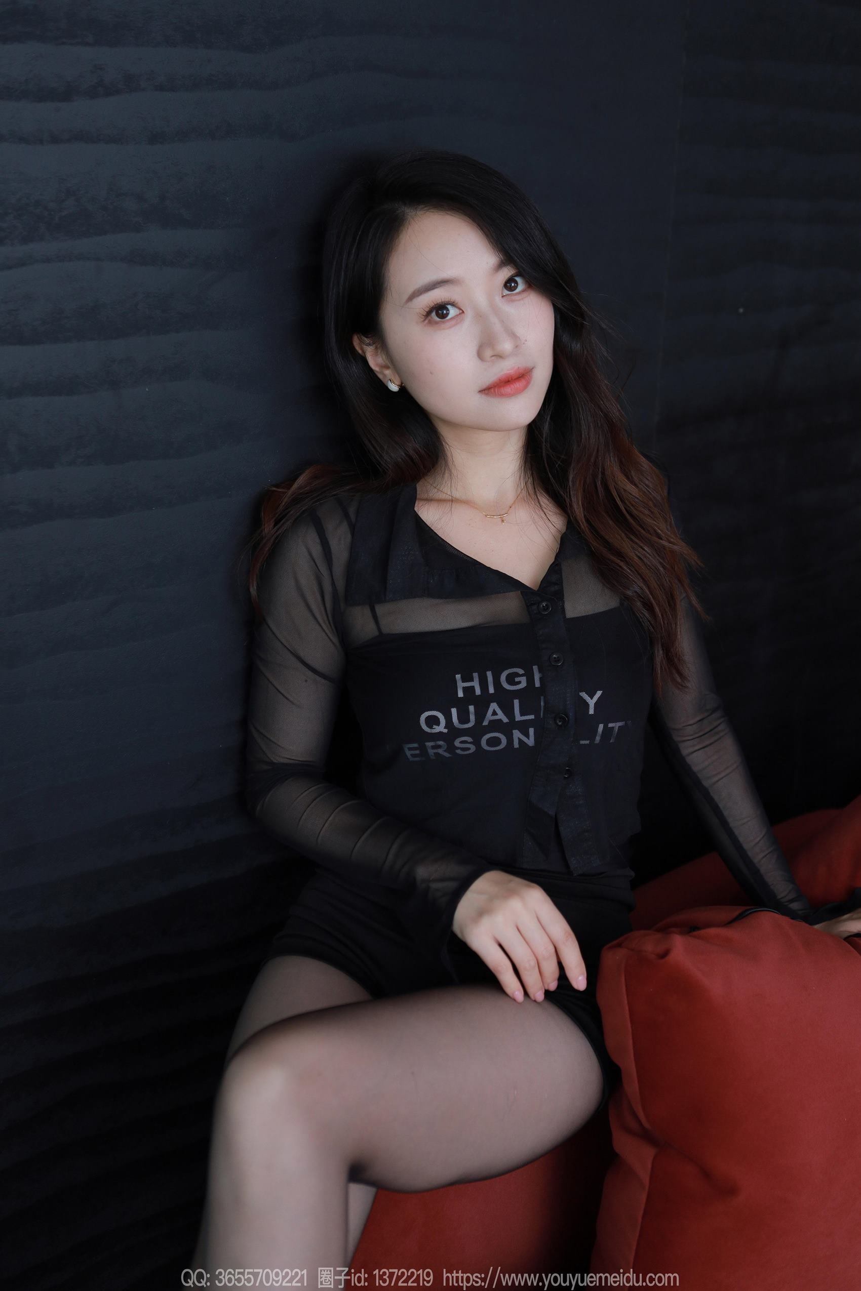 [IESS异思趣向] 2024.04.11 丝享家1713：小婕《红色沙发（下）》[89P/72MB]插图2