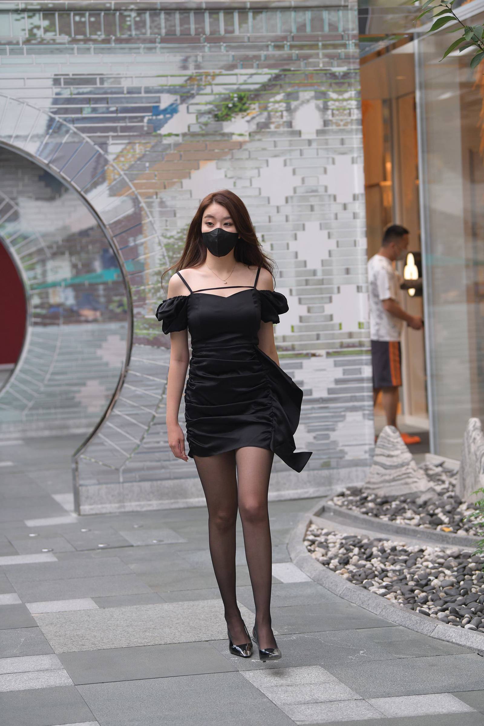 精选街拍作品 NO.2829 时尚黑色吊带裙[101P/213MB]插图1