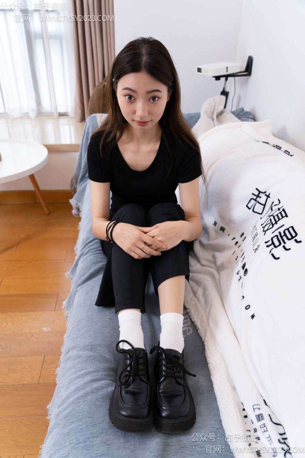 甜予摄影 NO.054 雪梨-皮鞋、白棉袜、肉丝（脚尖加固款） [130P/2V/9.92GB]插图3