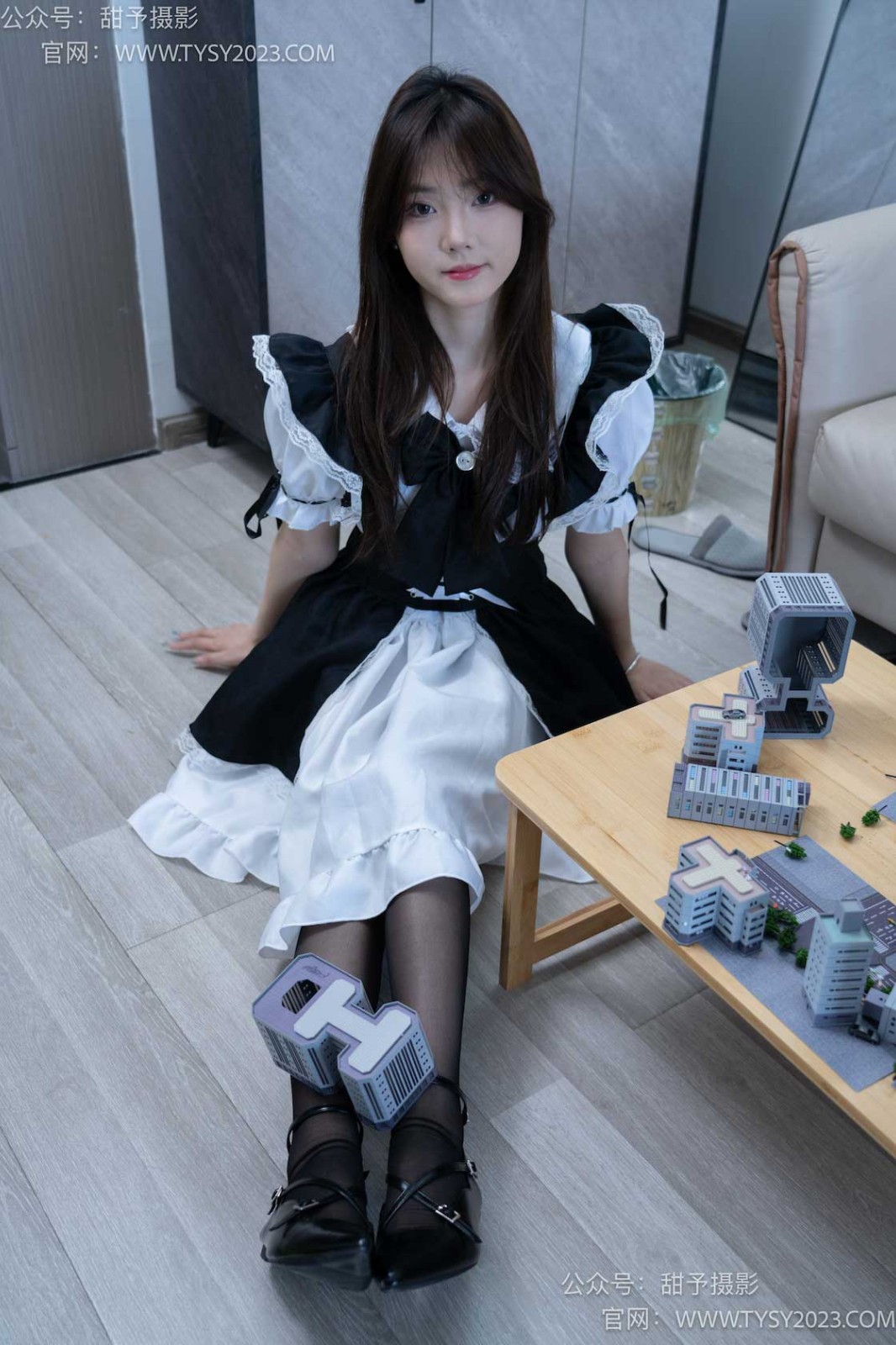 甜予摄影 NO.056 璇璇-高跟鞋、黑丝（脚尖加固款）、白丝（脚尖加固款，白丝仅图片和剧情版视频包含）、裸足、小人国剧情 [192P/2V/13.87GB]插图