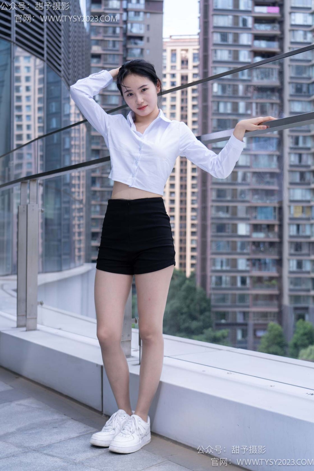 甜予摄影 NO.063 思思-板鞋、油亮灰丝（脚尖透明款） [137P/2V/10.00GB]插图1