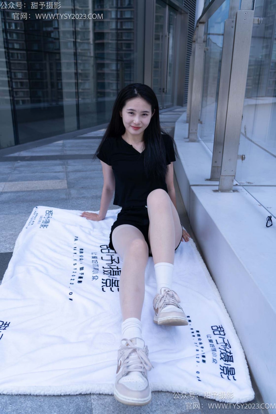 甜予摄影 NO.052 思思-板鞋、白棉袜、肉丝（脚尖加固款）[129P/2V/9.59GB]插图2