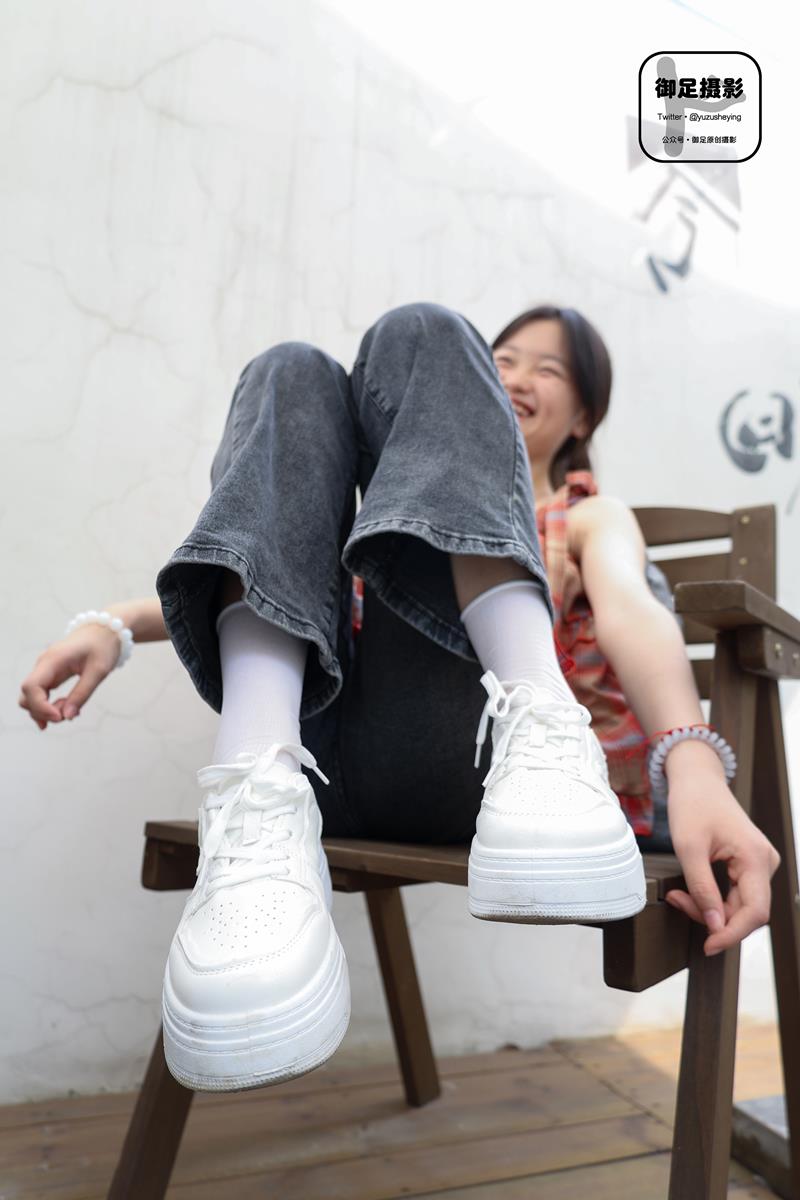 御足摄影 031期 牛仔裤小白鞋脏鞋底白袜子[100P/1V/2.5G]插图