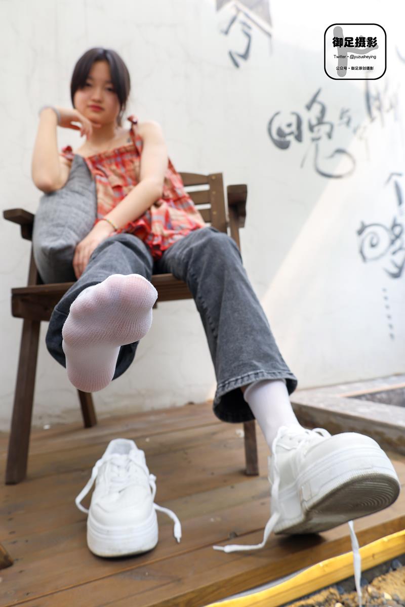 御足摄影 031期 牛仔裤小白鞋脏鞋底白袜子[100P/1V/2.5G]插图3