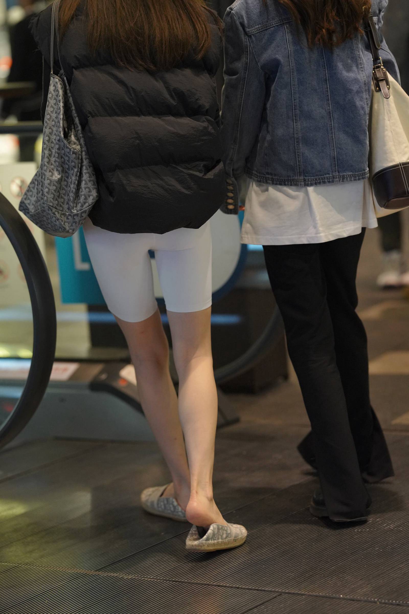 精选街拍作品 NO.2957 黑白搭配瑜伽短裤[79P/303MB]插图2