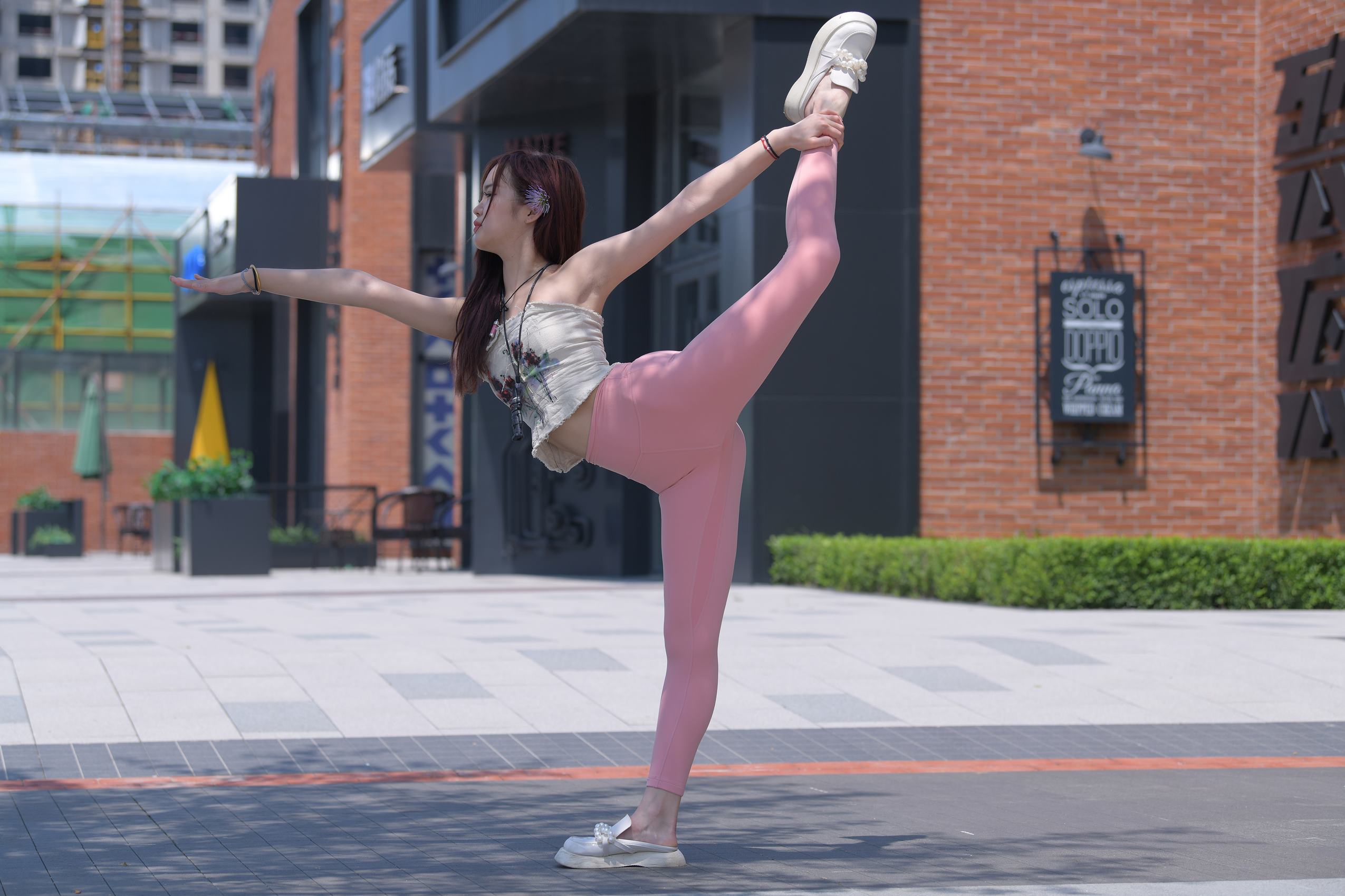 精选街拍作品 NO.2995 一始街拍作品 – 灵动的粉裤美眉[750P/1.50GB]插图4