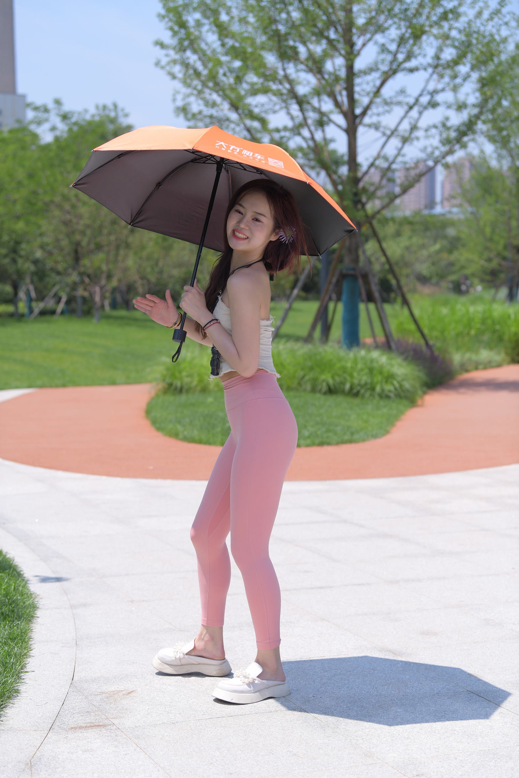 精选街拍作品 NO.2995 一始街拍作品 – 灵动的粉裤美眉[750P/1.50GB]插图