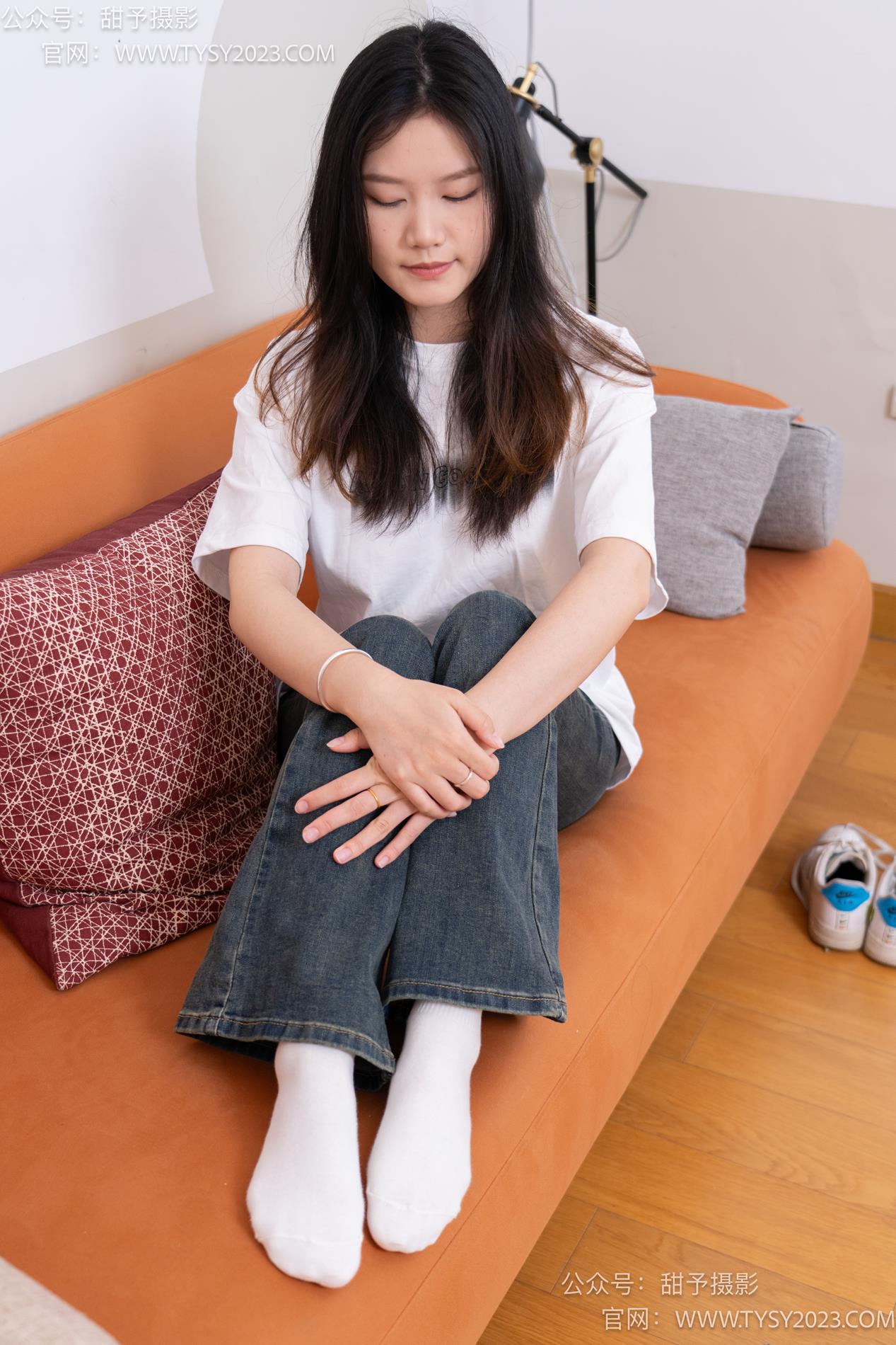 甜予摄影 070期：松松-板鞋、白棉袜、裸足[122P/2V/9.72G]插图2