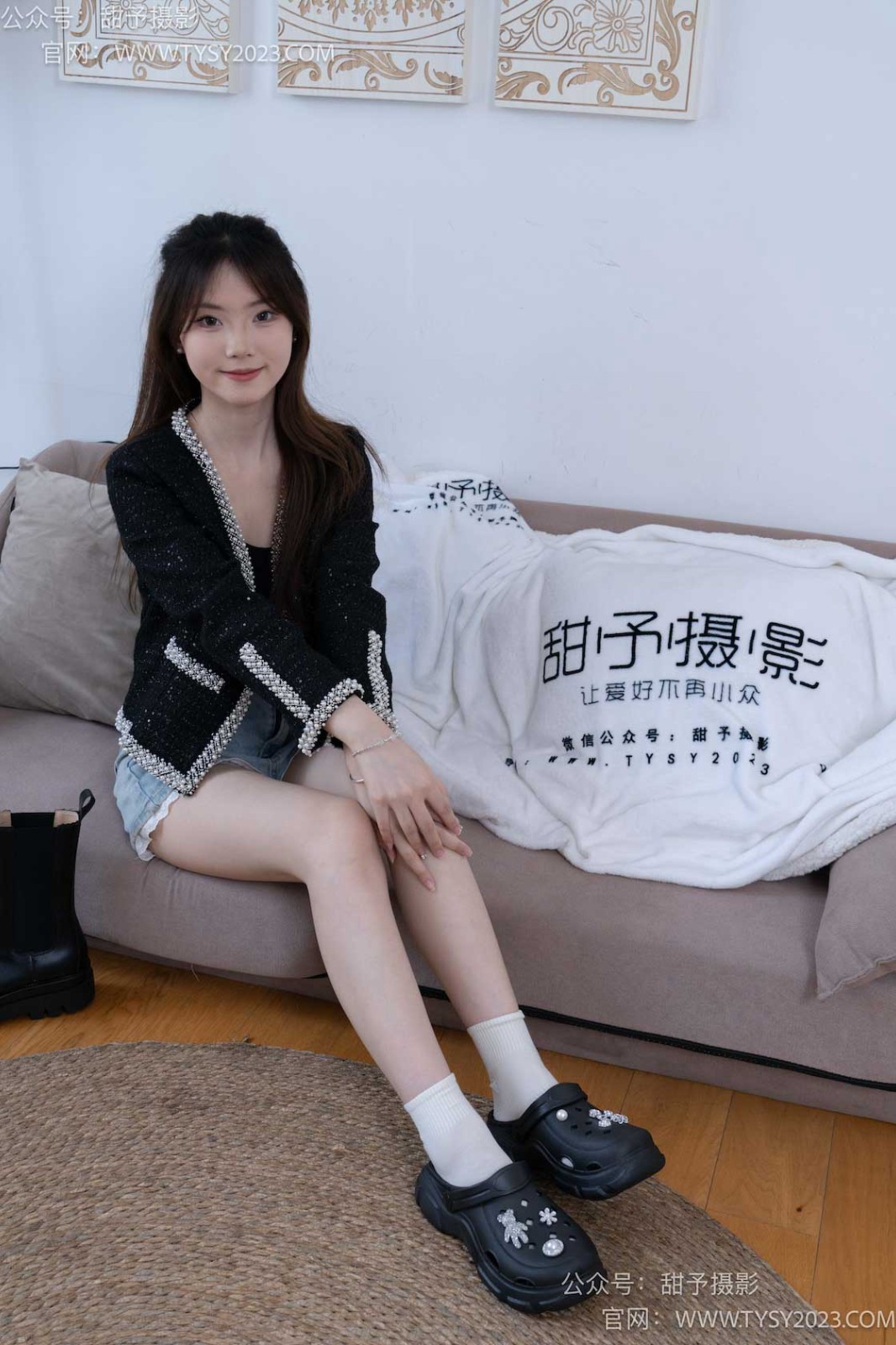 甜予摄影 NO.065 璇漩-靴子、洞洞鞋、白棉袜、裸足[129P/2V/11.30GB]插图2