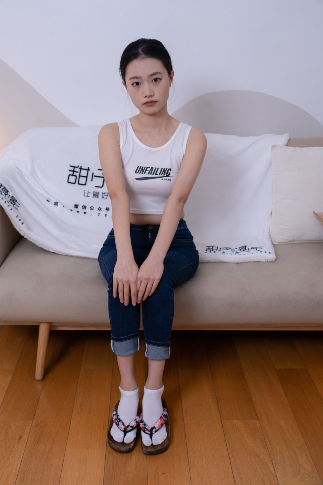 甜予摄影 NO.069 齐齐-短靴、人字拖、短白棉袜、长白棉袜、裸足 [170P/2V/11.42GB]插图