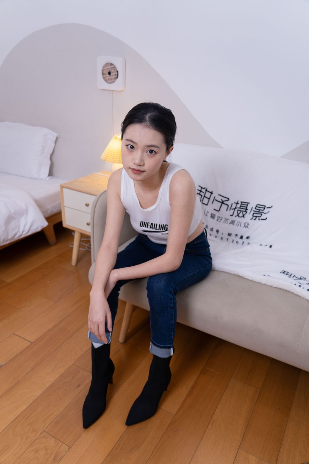 甜予摄影 NO.069 齐齐-短靴、人字拖、短白棉袜、长白棉袜、裸足 [170P/2V/11.42GB]插图1