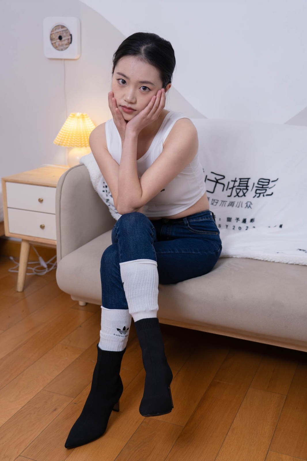 甜予摄影 NO.069 齐齐-短靴、人字拖、短白棉袜、长白棉袜、裸足 [170P/2V/11.42GB]插图4