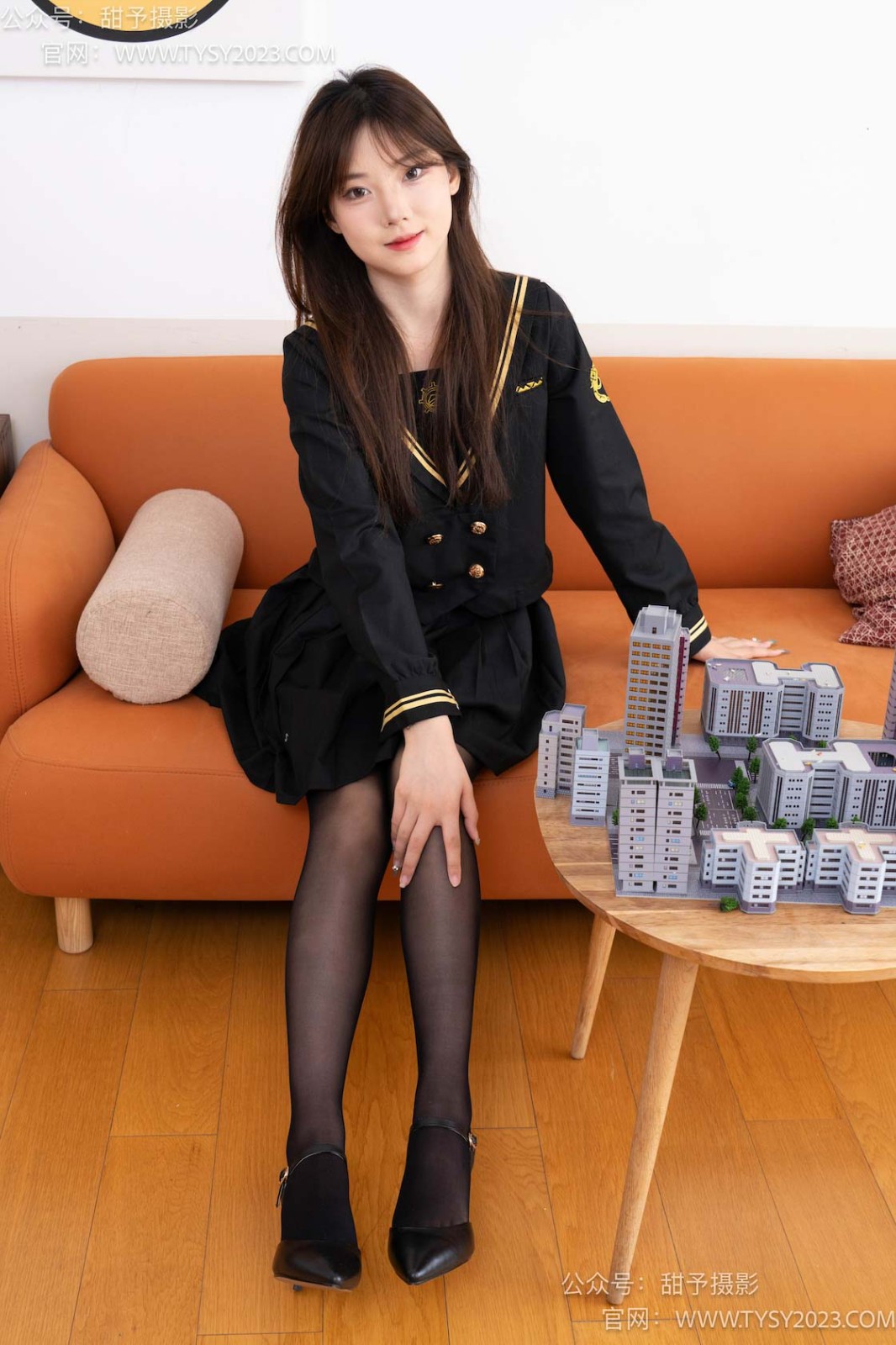 甜予摄影 NO.077 璇璇-JK至服、凉爽高跟鞋、黑丝（脚尖透明款）、小人国剧情[128P/2V/10.67GB]插图3