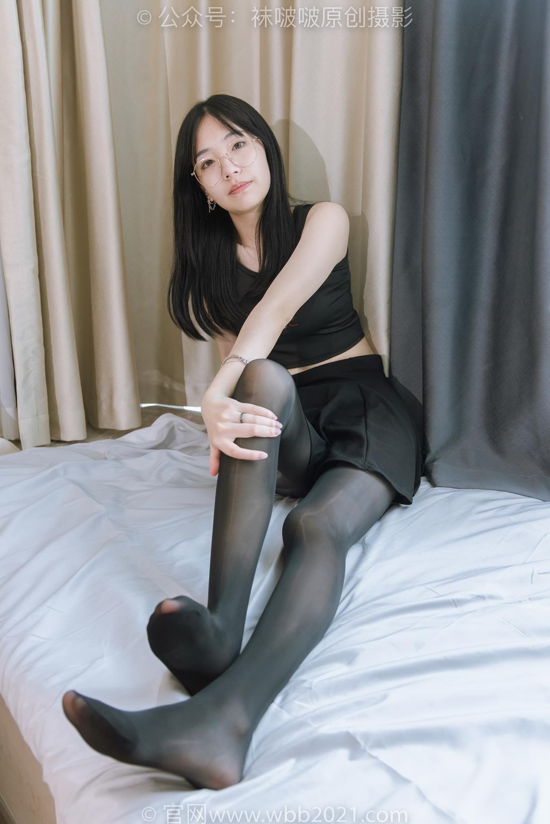 袜啵啵 396期花絮版 小甜豆两双高跟鞋黑丝蓝色丝踩西红柿黑丝踩奶油 [140P/2V/7.39G]插图5