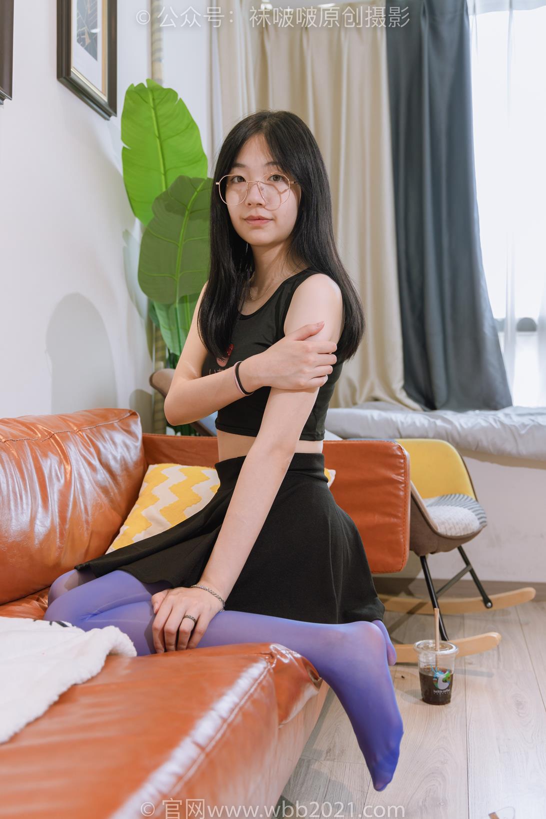 袜啵啵 396期花絮版 小甜豆两双高跟鞋黑丝蓝色丝踩西红柿黑丝踩奶油 [140P/2V/7.39G]插图4