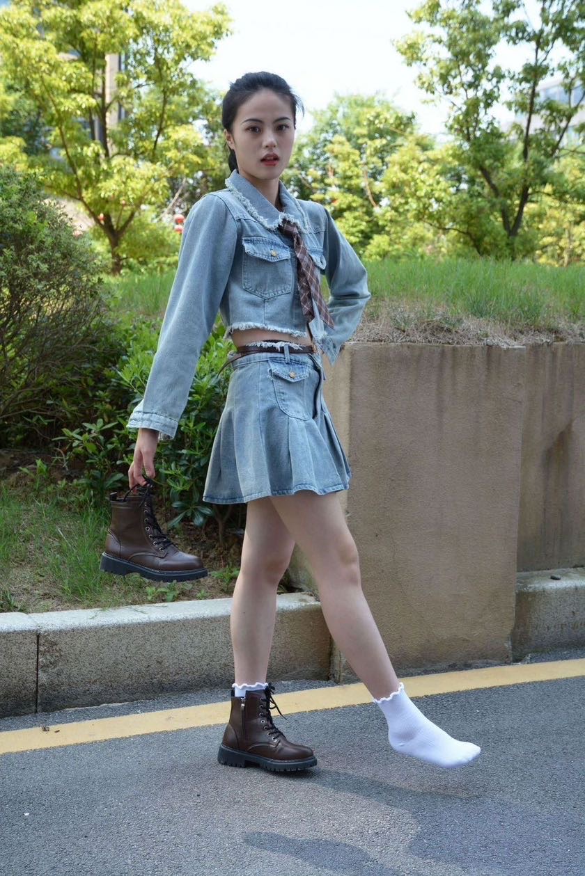 百合照片100P+花絮-025普通版/冰糖~《牛仔女孩》酷酷的我身穿一套牛仔装想策马奔腾了！[100P/1V/4.22G]插图3