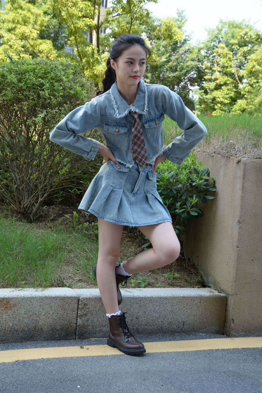 百合照片100P+花絮-025普通版/冰糖~《牛仔女孩》酷酷的我身穿一套牛仔装想策马奔腾了！[100P/1V/4.22G]插图1