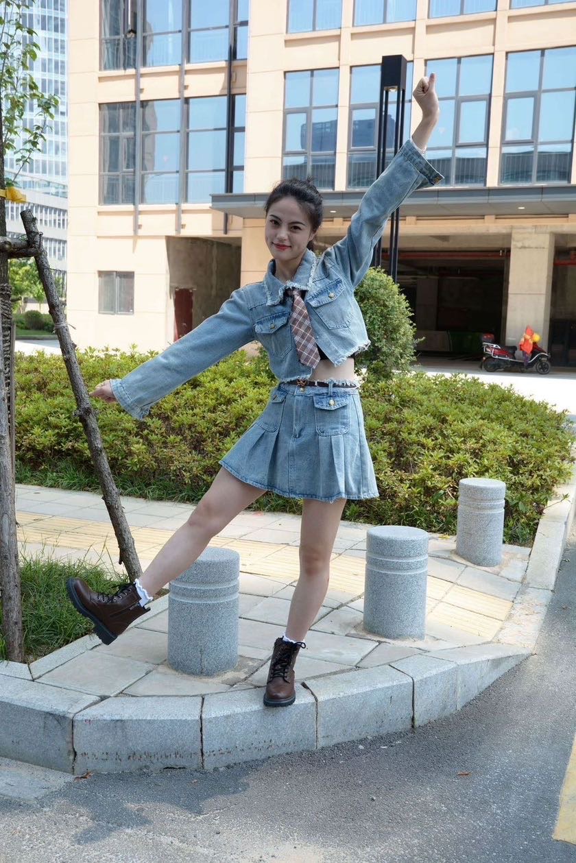 百合照片100P+花絮-025普通版/冰糖~《牛仔女孩》酷酷的我身穿一套牛仔装想策马奔腾了！[100P/1V/4.22G]插图5