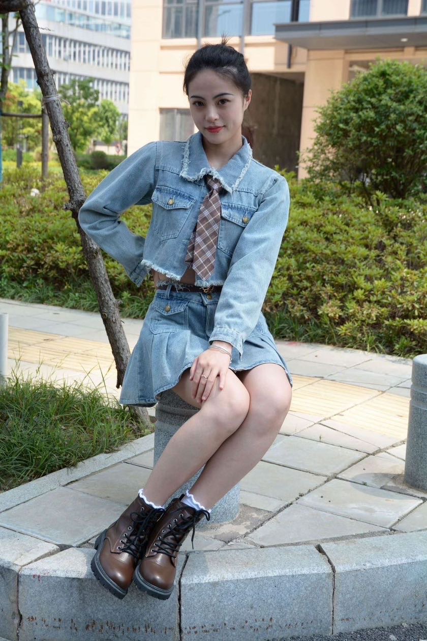 百合照片100P+花絮-025普通版/冰糖~《牛仔女孩》酷酷的我身穿一套牛仔装想策马奔腾了！[100P/1V/4.22G]插图