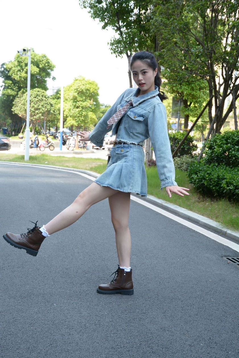 百合照片100P+花絮-025普通版/冰糖~《牛仔女孩》酷酷的我身穿一套牛仔装想策马奔腾了！[100P/1V/4.22G]插图2