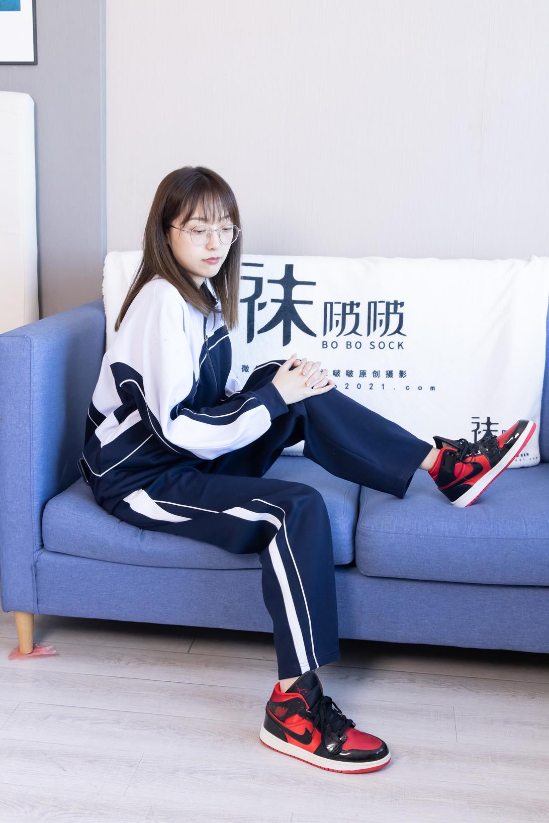 袜啵啵 稚予定制 校服白船袜裸足彩蛋糕剧情[150P/1V/6.45G]插图7