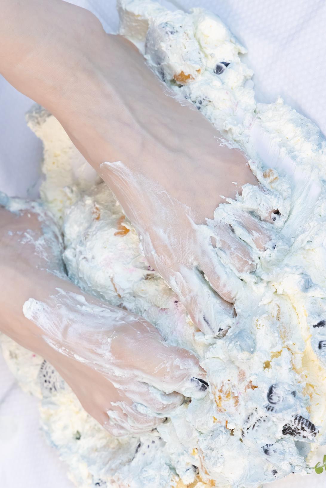 袜啵啵 稚予定制 校服白船袜裸足彩蛋糕剧情[150P/1V/6.45G]插图1