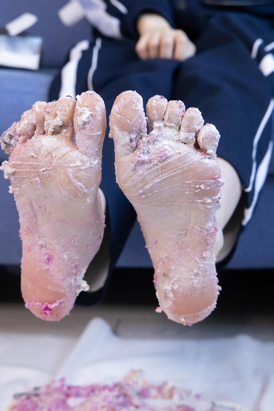 袜啵啵 稚予定制 校服白船袜裸足彩蛋糕剧情[150P/1V/6.45G]插图6