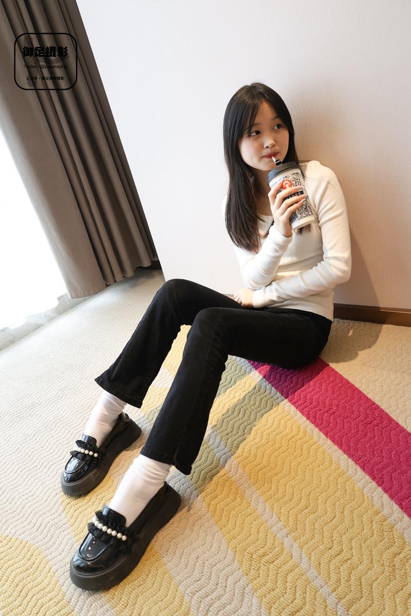 御足摄影 016期 小黑裤黑皮鞋白棉袜裸足[85P/1V/2.23G]插图3