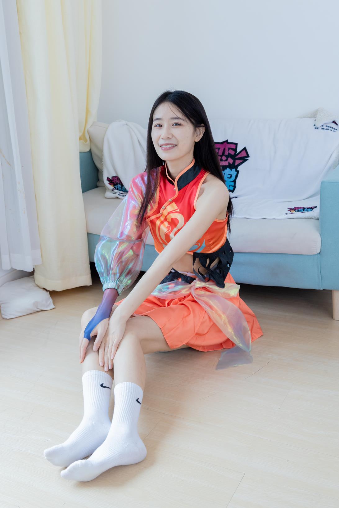 勿恋传媒 个人定制 菜菜马丁靴白棉袜脚[156P/1V/4.41G]插图3